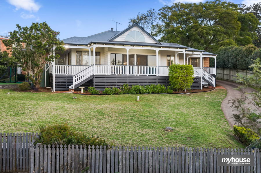 7 Skyline Dr, Blue Mountain Heights, QLD 4350