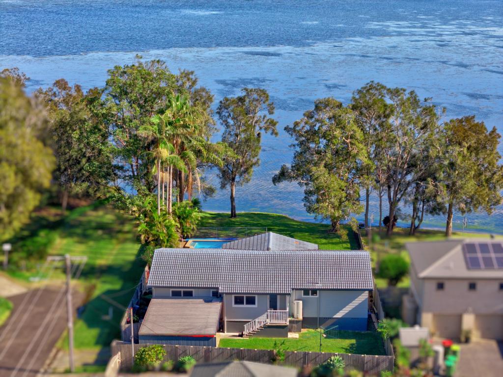 2a Seventh Ave, Toukley, NSW 2263