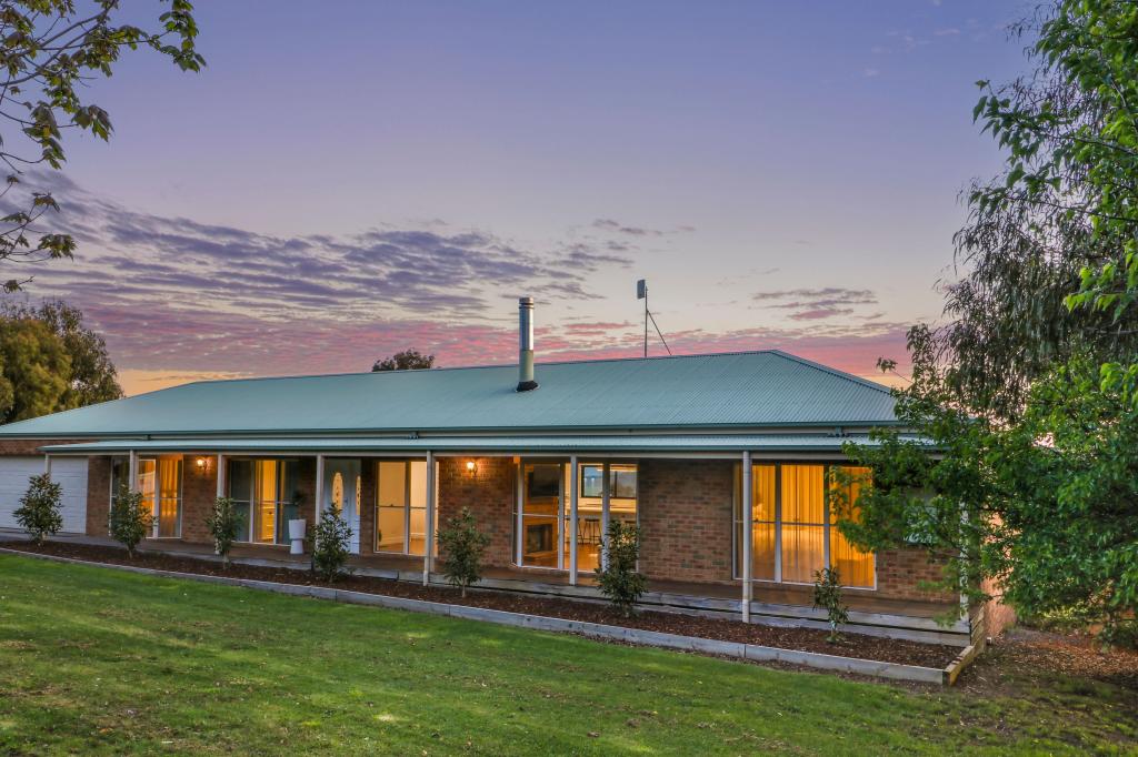 104 Grandview Dr, Barwite, VIC 3722