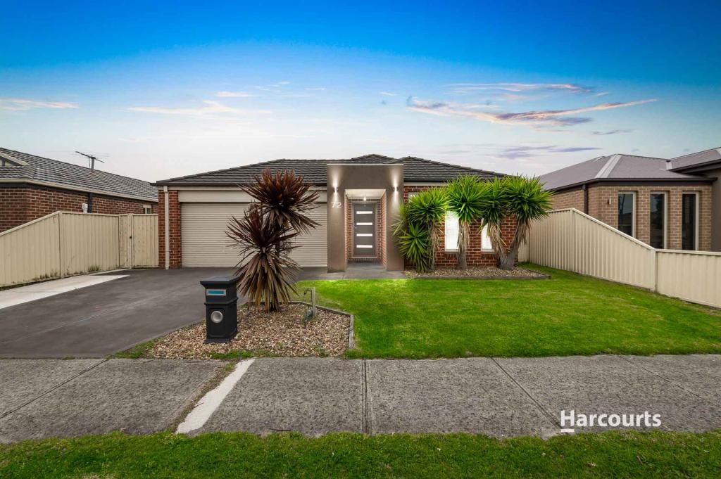 72 BLUEHILLS BVD, PAKENHAM, VIC 3810