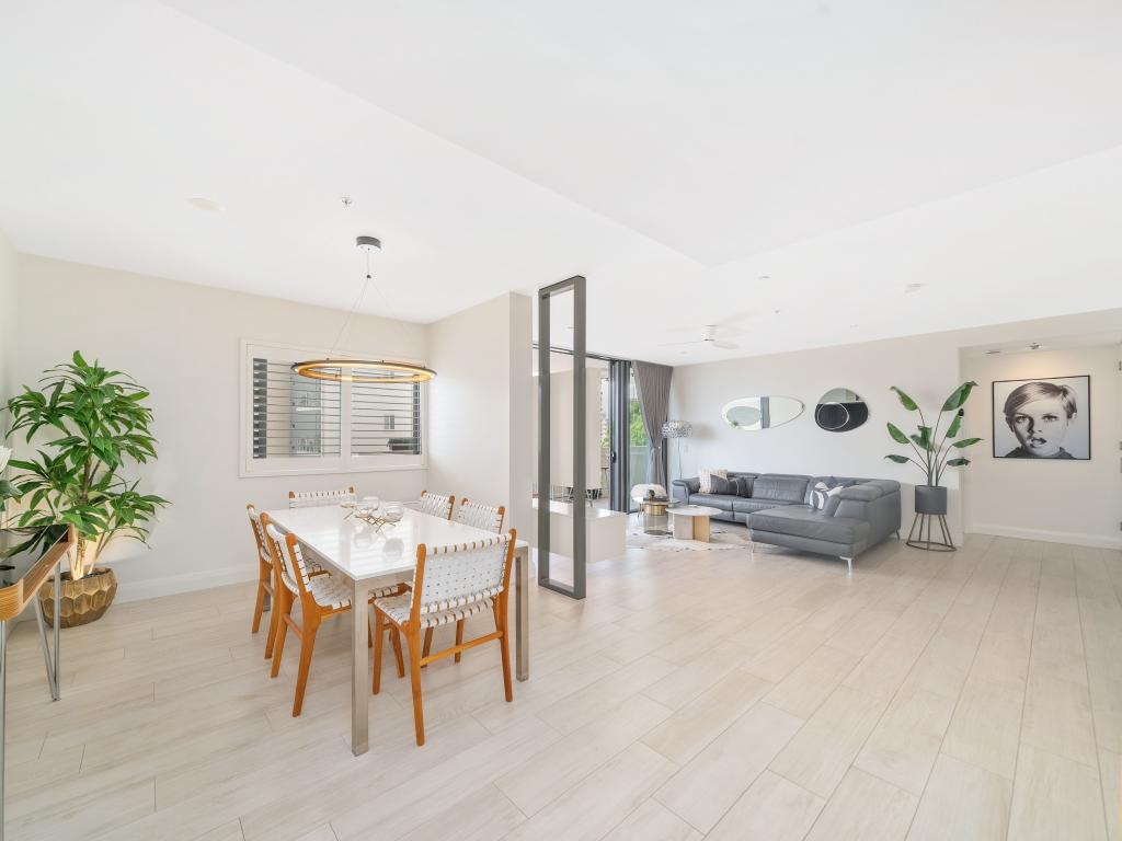 302/99 Marine Pde, Redcliffe, QLD 4020