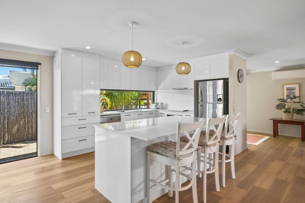 15 Pacific Bvd, Broadbeach Waters, QLD 4218