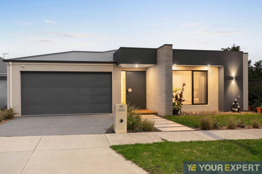 37 Huey Cct, Cranbourne, VIC 3977