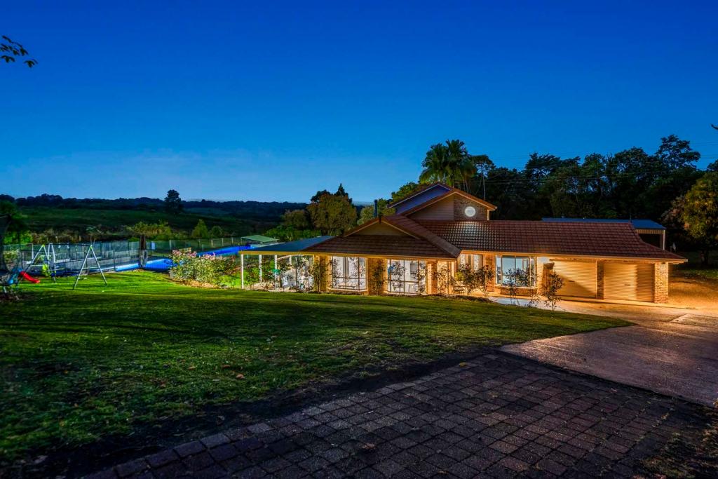 2 Dunromin Dr, Modanville, NSW 2480