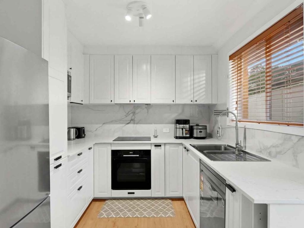 2 Genoa Pl, Tascott, NSW 2250