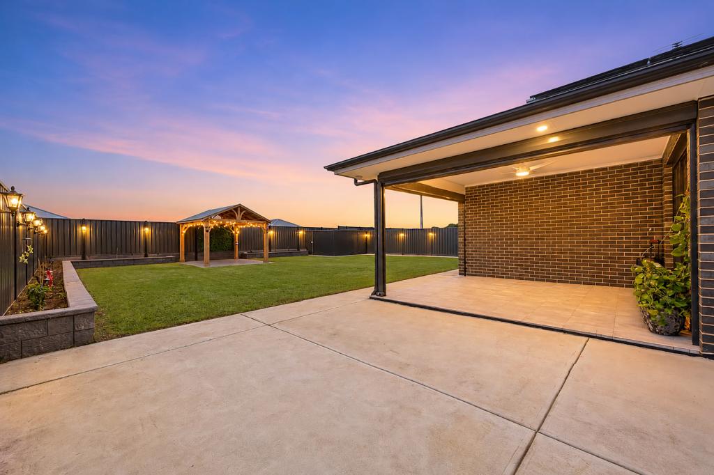 17 Reid Rd, Two Wells, SA 5501