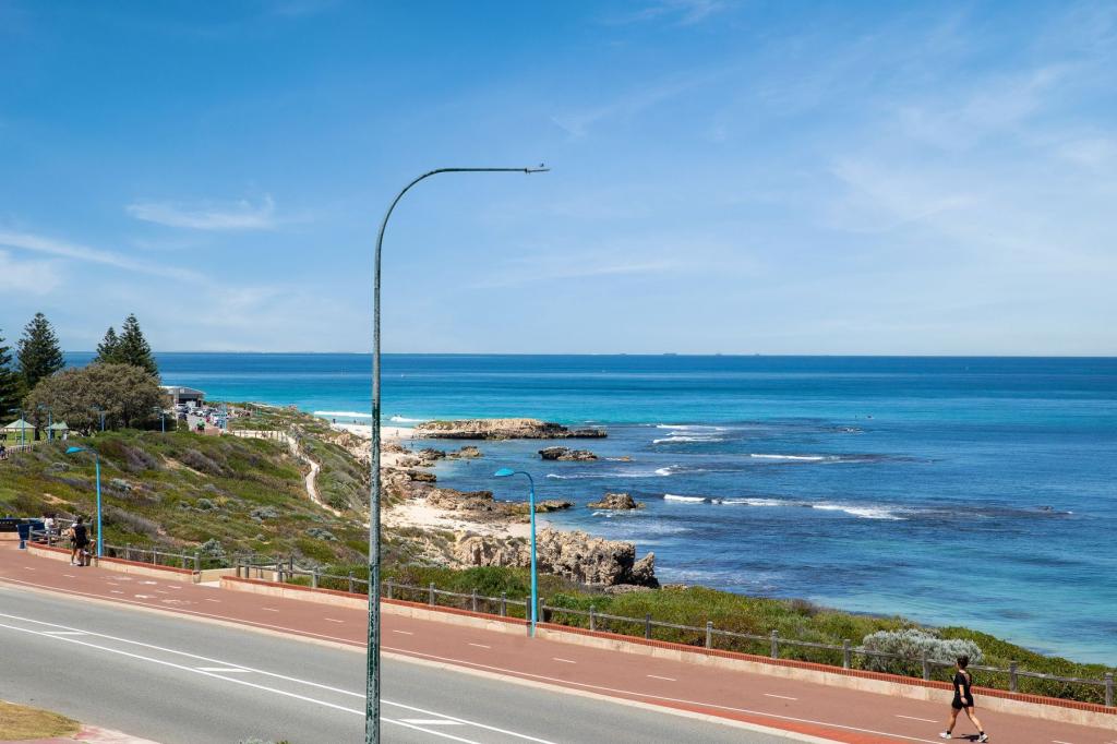 317 West Coast Dr, Trigg, WA 6029