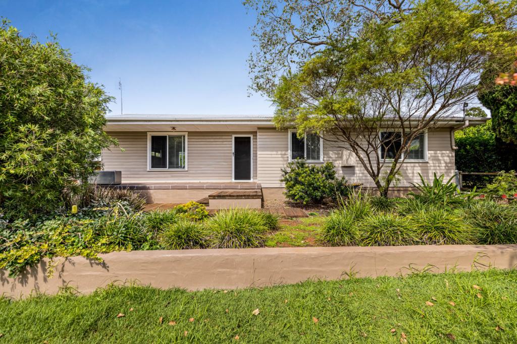 8 Loch St, Centenary Heights, QLD 4350