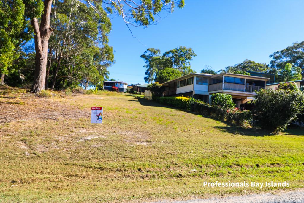 8 Seaview St, Russell Island, QLD 4184