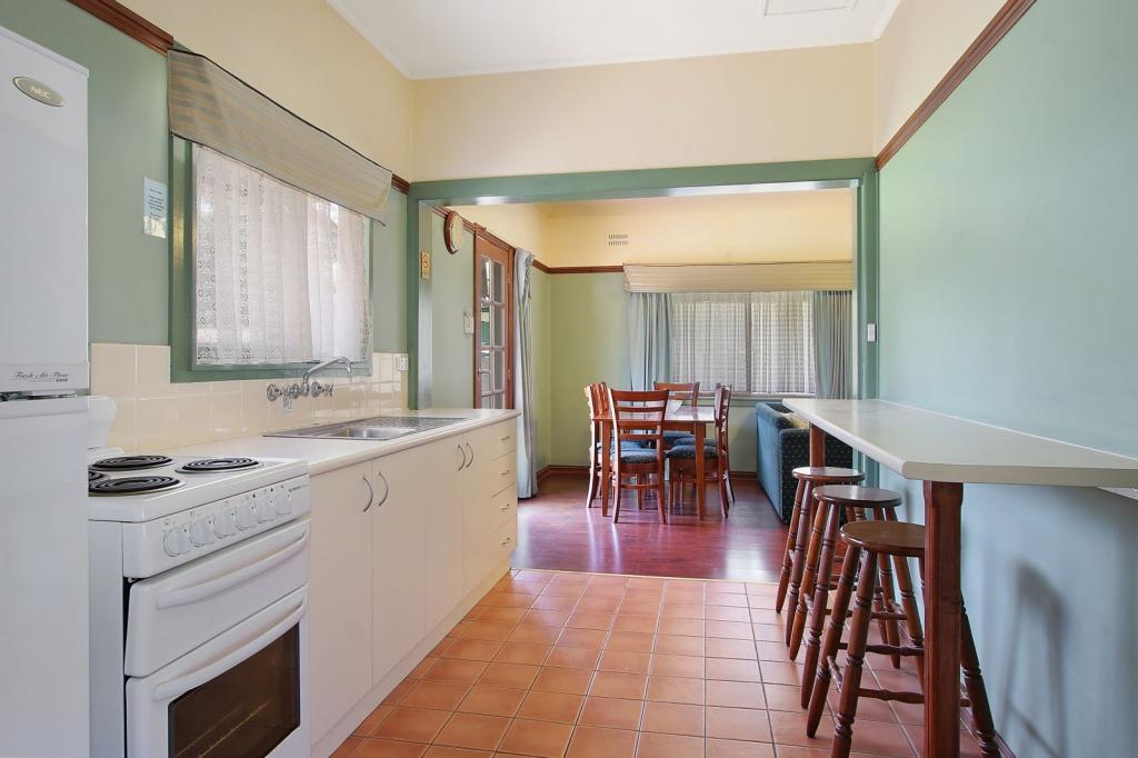 8 Spotted Gum Drive, Lake Hume Village, Albury, NSW 2640