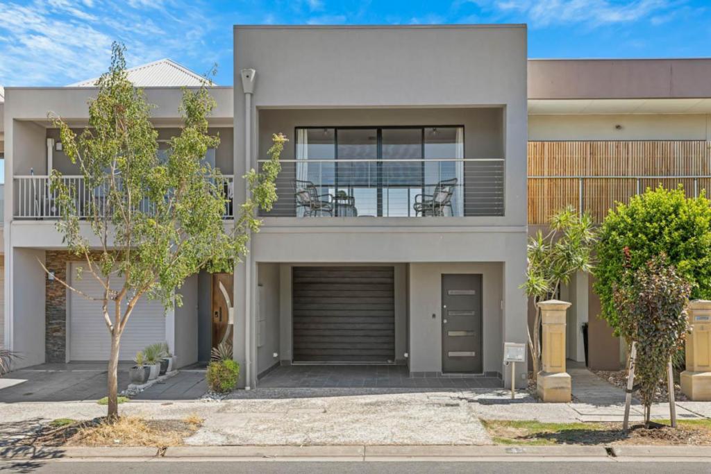 5 Pine Ct, Mawson Lakes, SA 5095