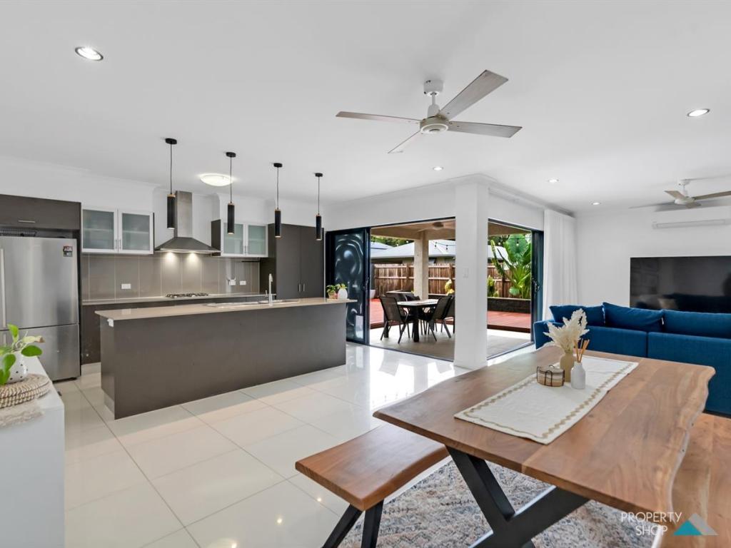 6 COASTLINE PDE, TRINITY BEACH, QLD 4879