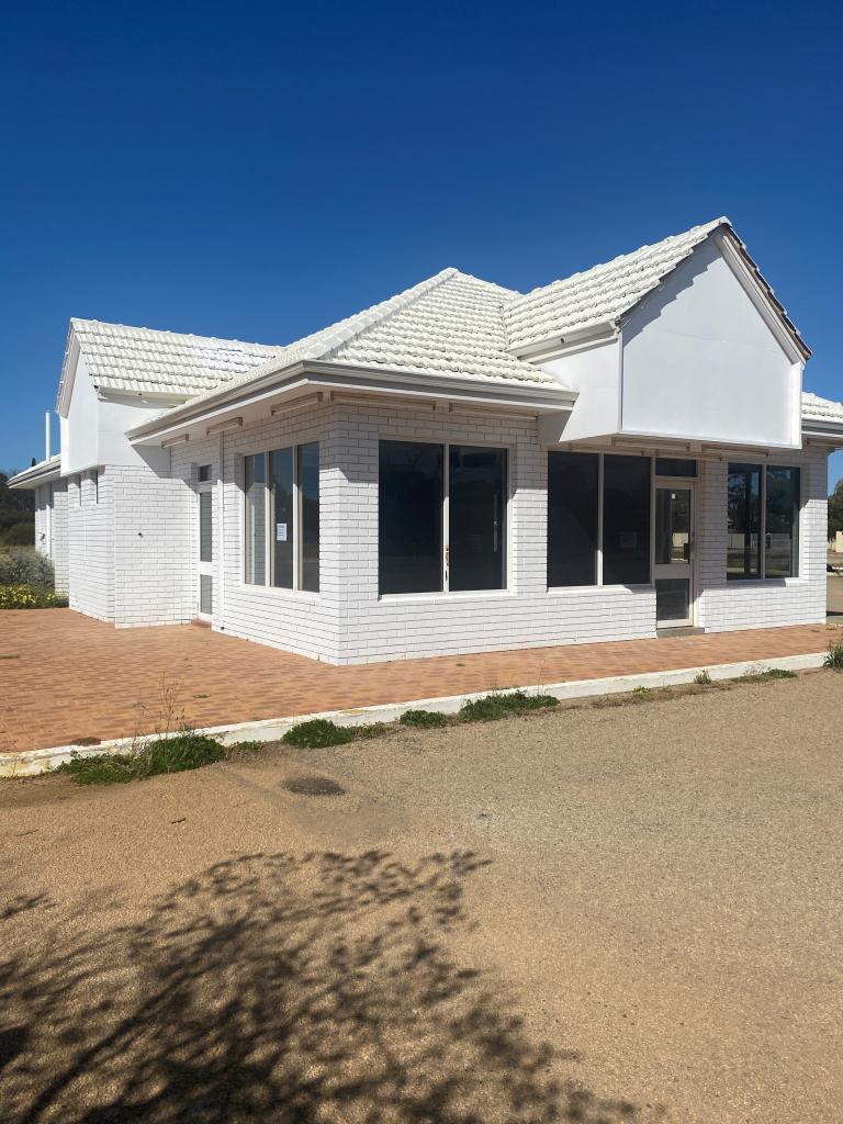 1 Woolgar Ave, Merredin, WA 6415