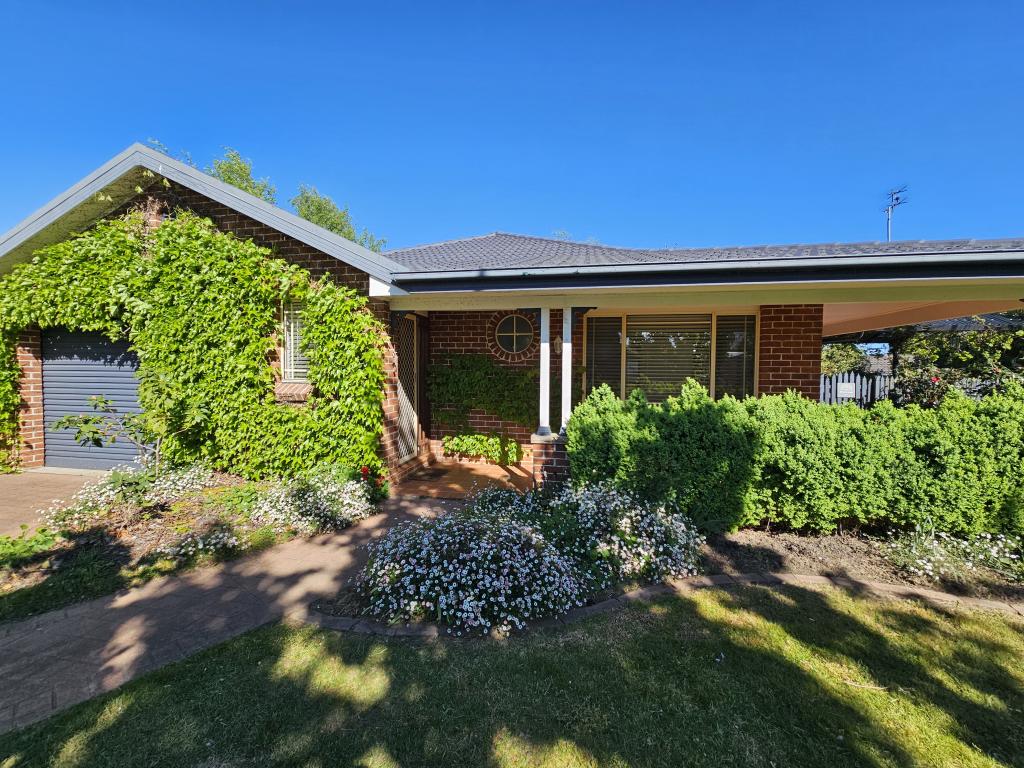 2 Rowan Pl, Bowral, NSW 2576