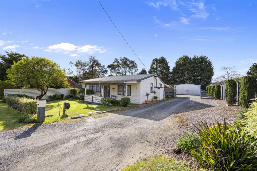 7 John St, Wandin North, VIC 3139