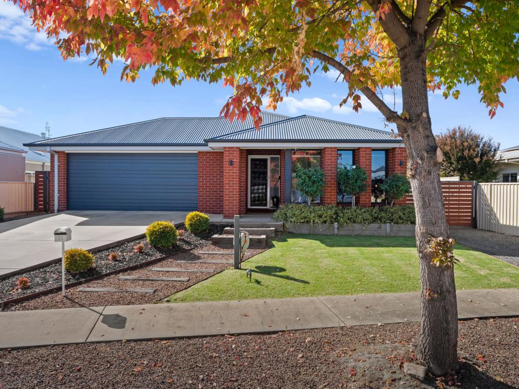 11 Senator Dr, Benalla, VIC 3672
