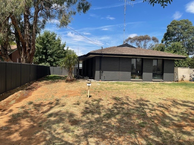 8 Macdonald Ct, Finley, NSW 2713