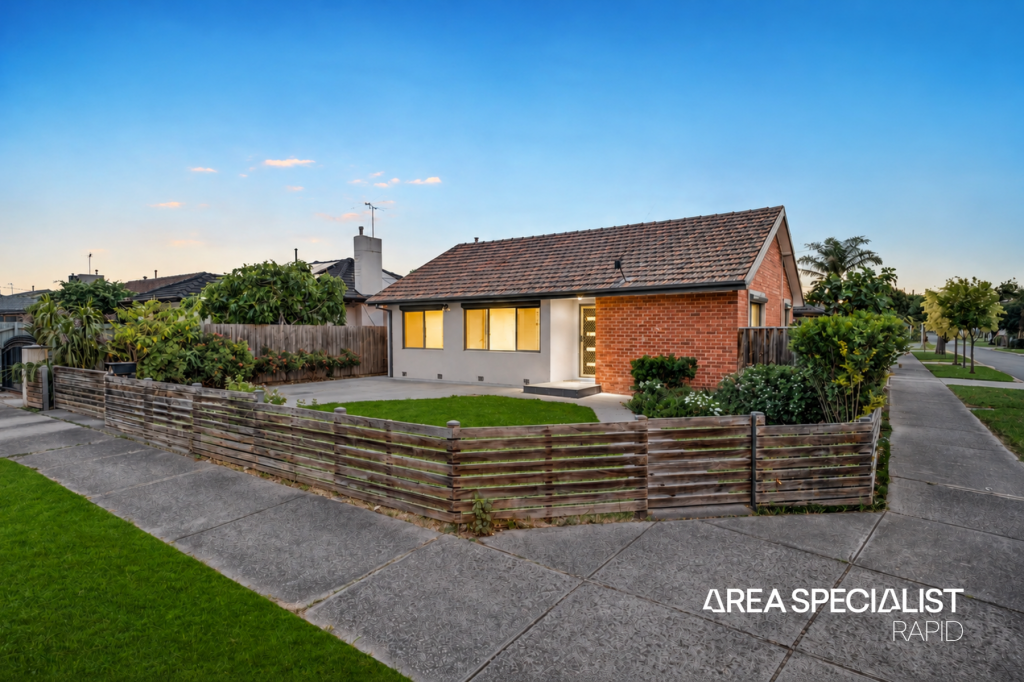 41 CHESTNUT RD, DOVETON, VIC 3177