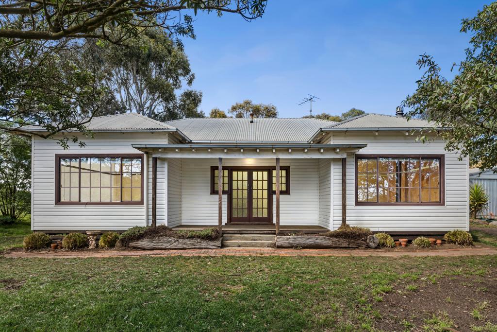 84 CEMETERY RD, LANCEFIELD, VIC 3435