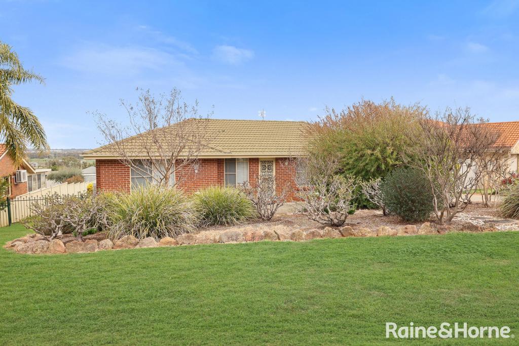 3 VALLEY DR, TAMWORTH, NSW 2340