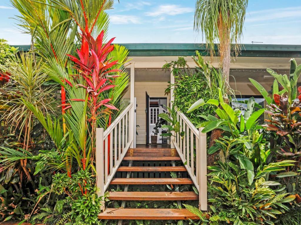 12 Macadamia Cl, Redlynch, QLD 4870