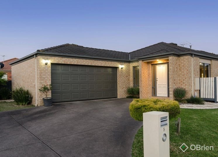 5 Larne Cl, Berwick, VIC 3806