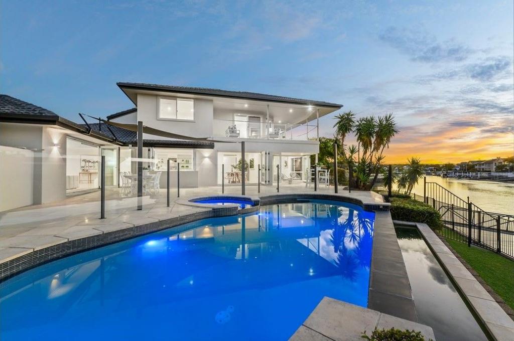 1 Sundance Way, Runaway Bay, QLD 4216