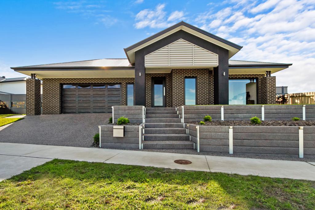 12 Lochard Tce, Lakes Entrance, VIC 3909