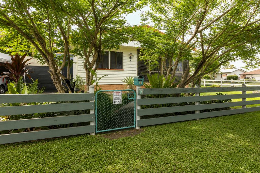 7 Florence St, Kallangur, QLD 4503