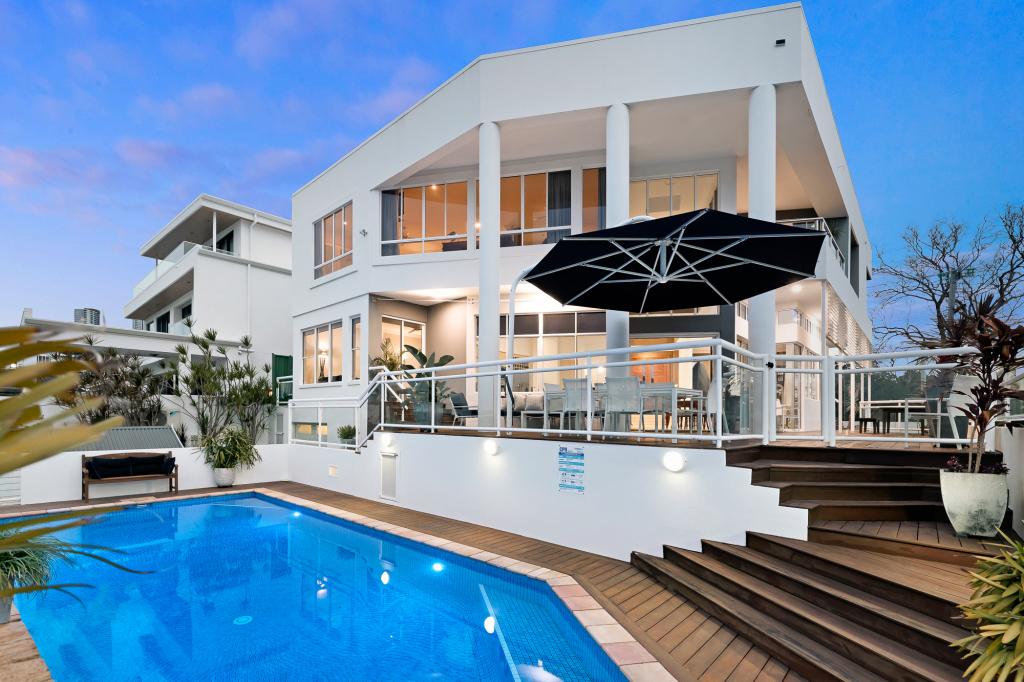52 Clear Island Rd, Broadbeach Waters, QLD 4218