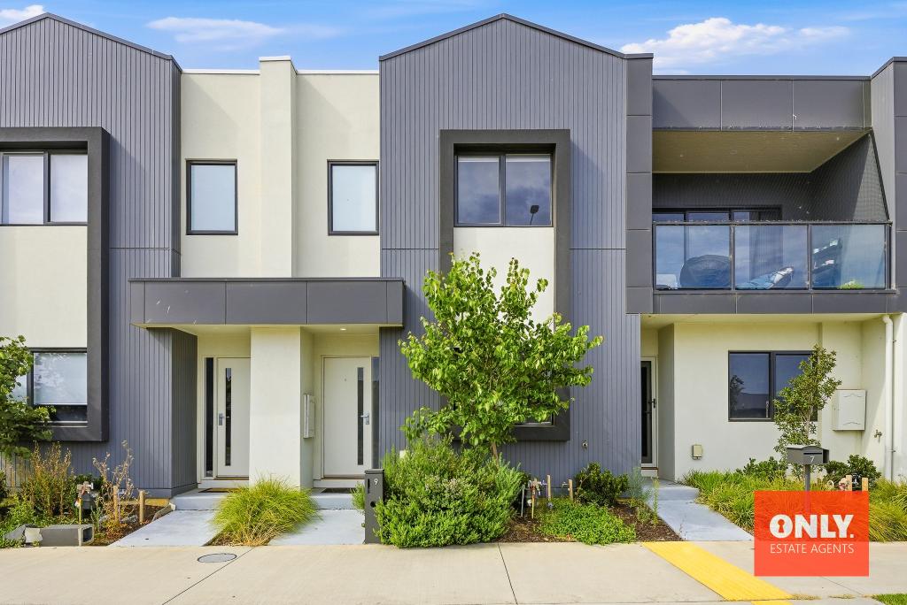 9 Vera Cl, Clyde North, VIC 3978