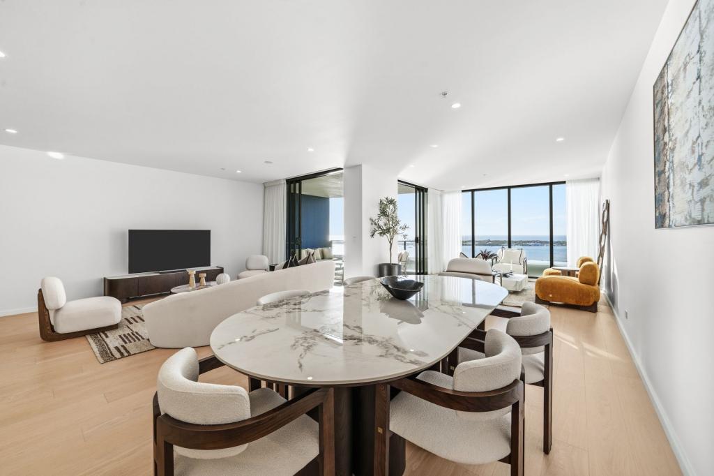 2002/180 Marine Pde, Labrador, QLD 4215