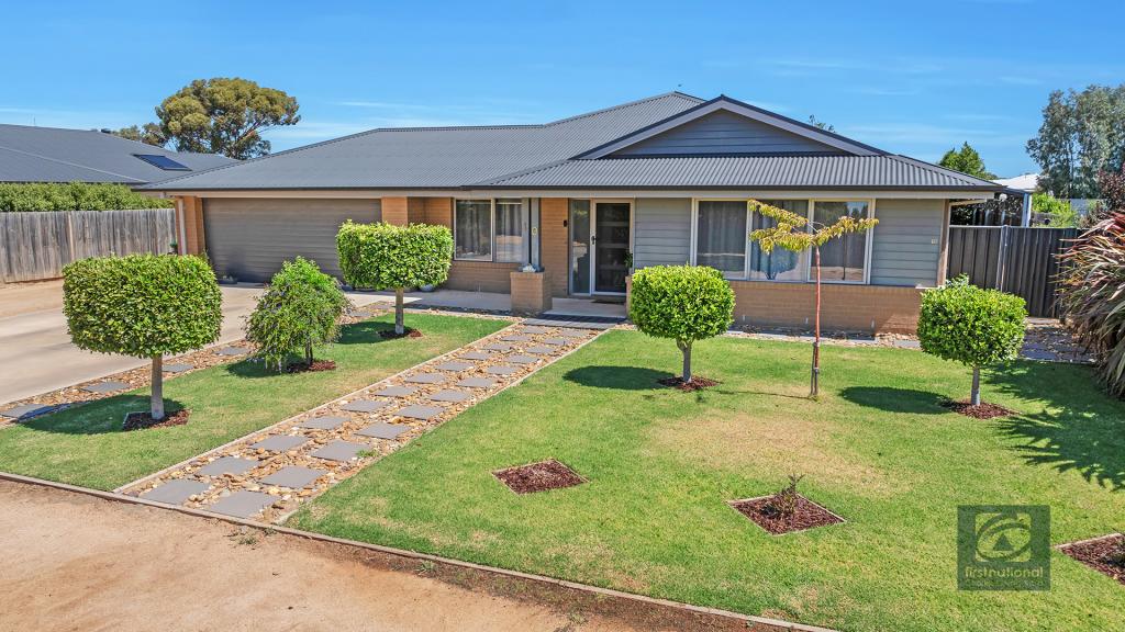 10 MARSANNE DR, MOAMA, NSW 2731