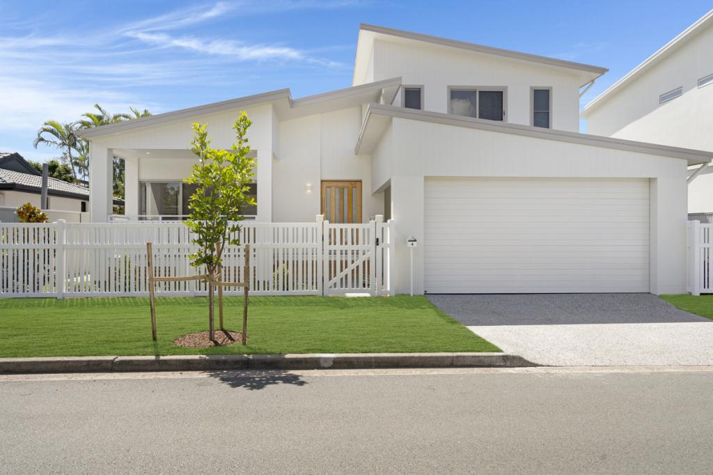 4 Carwell Dr, Burleigh Waters, QLD 4220