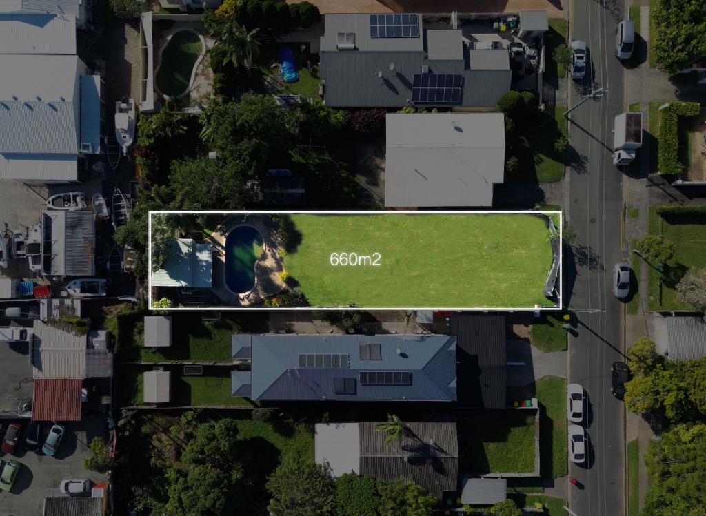 11 NEVENIA ST, LABRADOR, QLD 4215