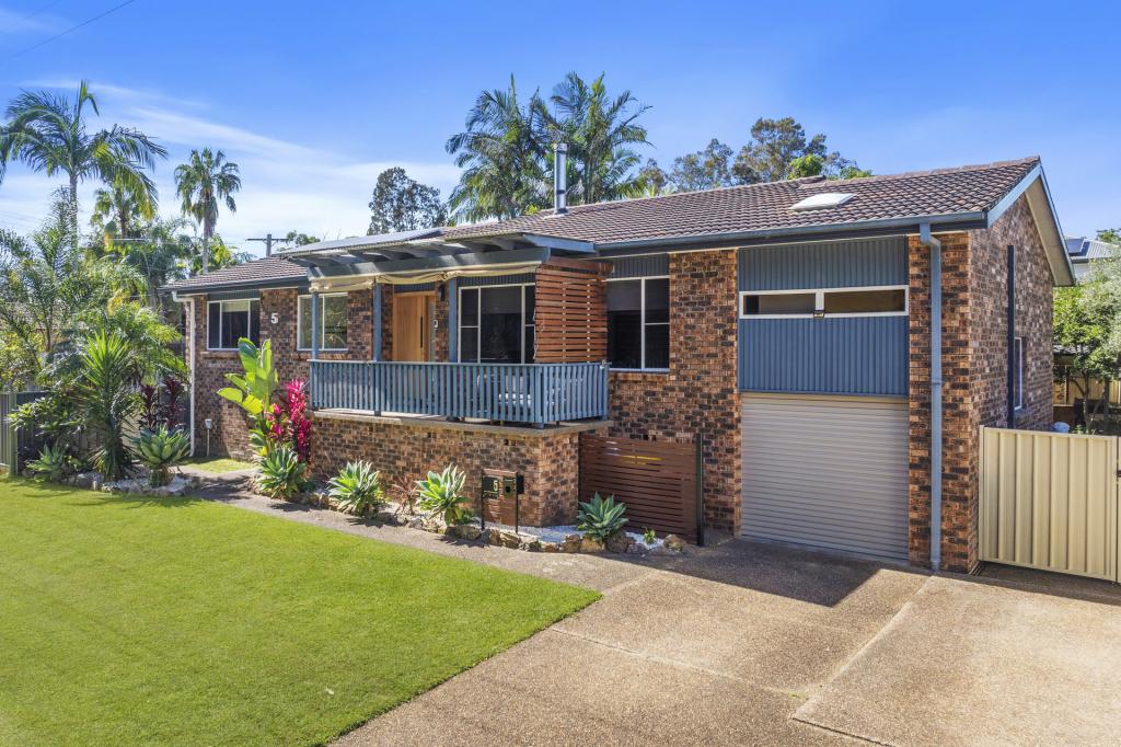 5 Damien Cl, Chittaway Point, NSW 2261