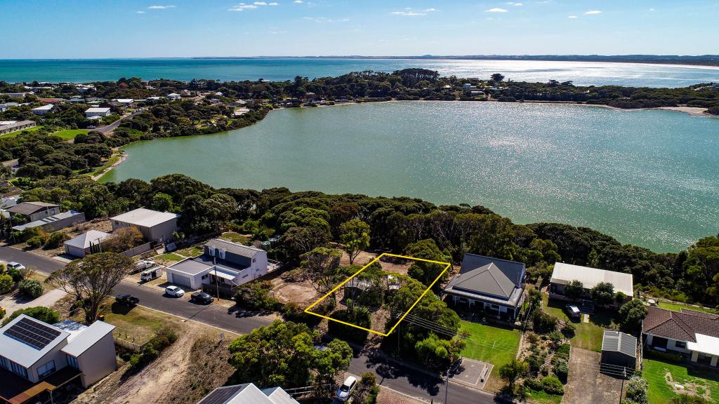 22 Woolundry Rd, Robe, SA 5276