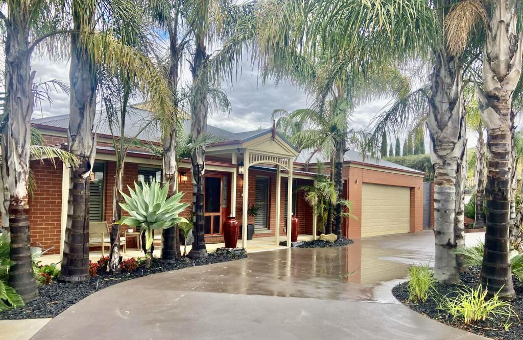 93 Wesley St, Kangaroo Flat, VIC 3555
