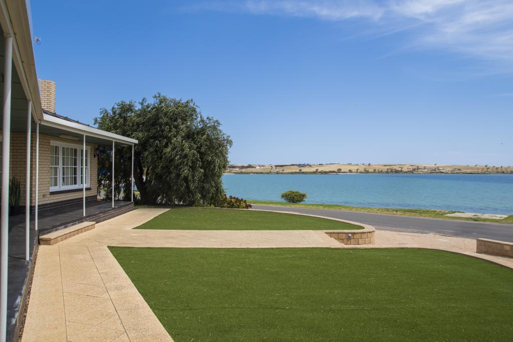 17 Eyre Ave, Streaky Bay, SA 5680