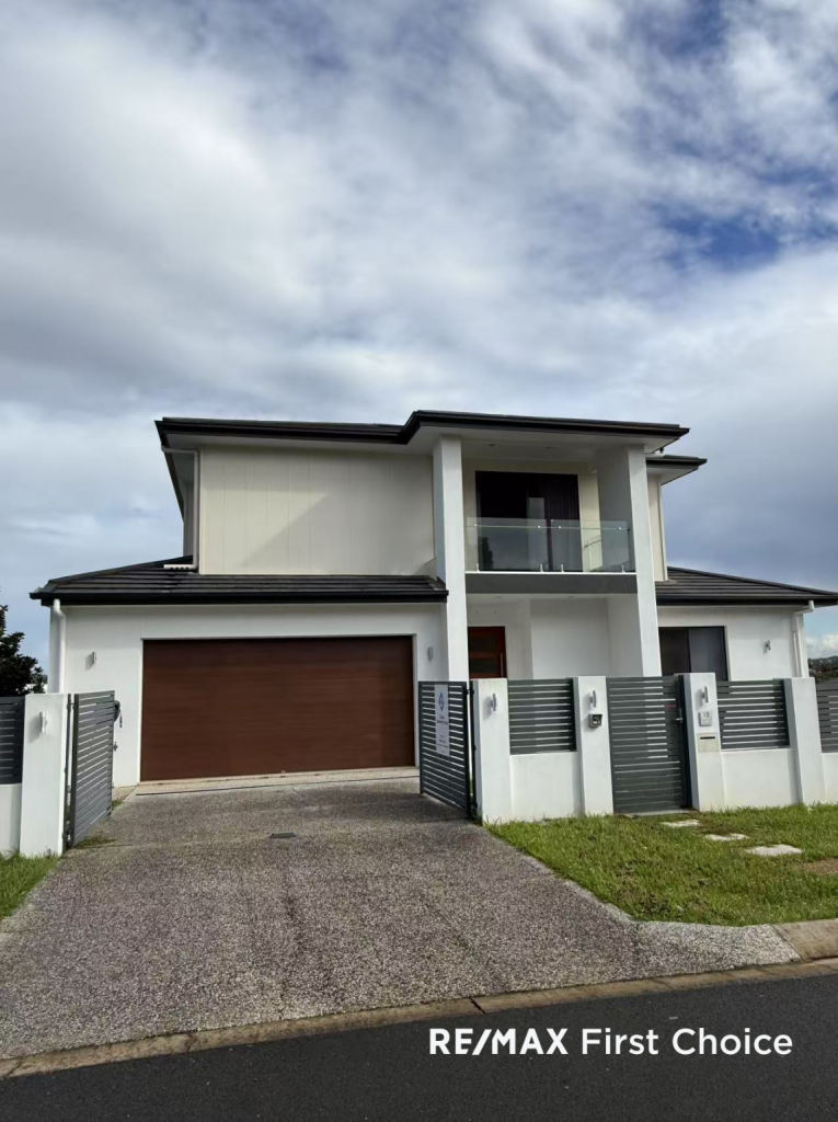 18 Southview Cres, Carindale, QLD 4152