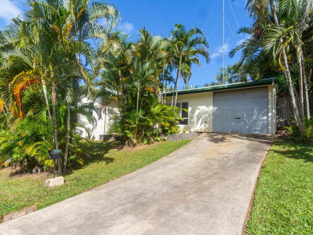 8 Trappes Ct, Mooroobool, QLD 4870