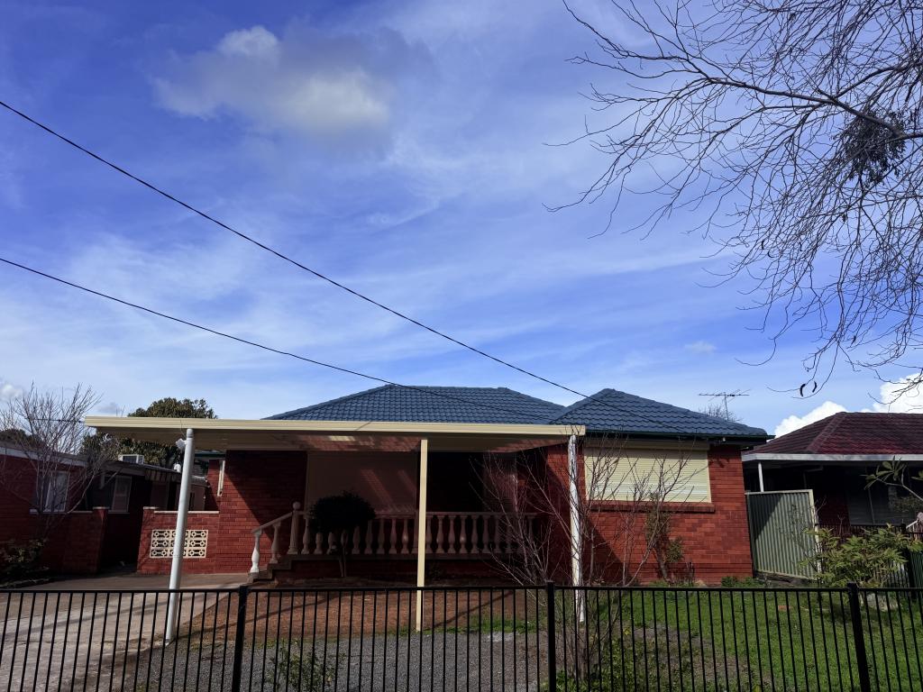 8 Parklea Pde, Canley Heights, NSW 2166
