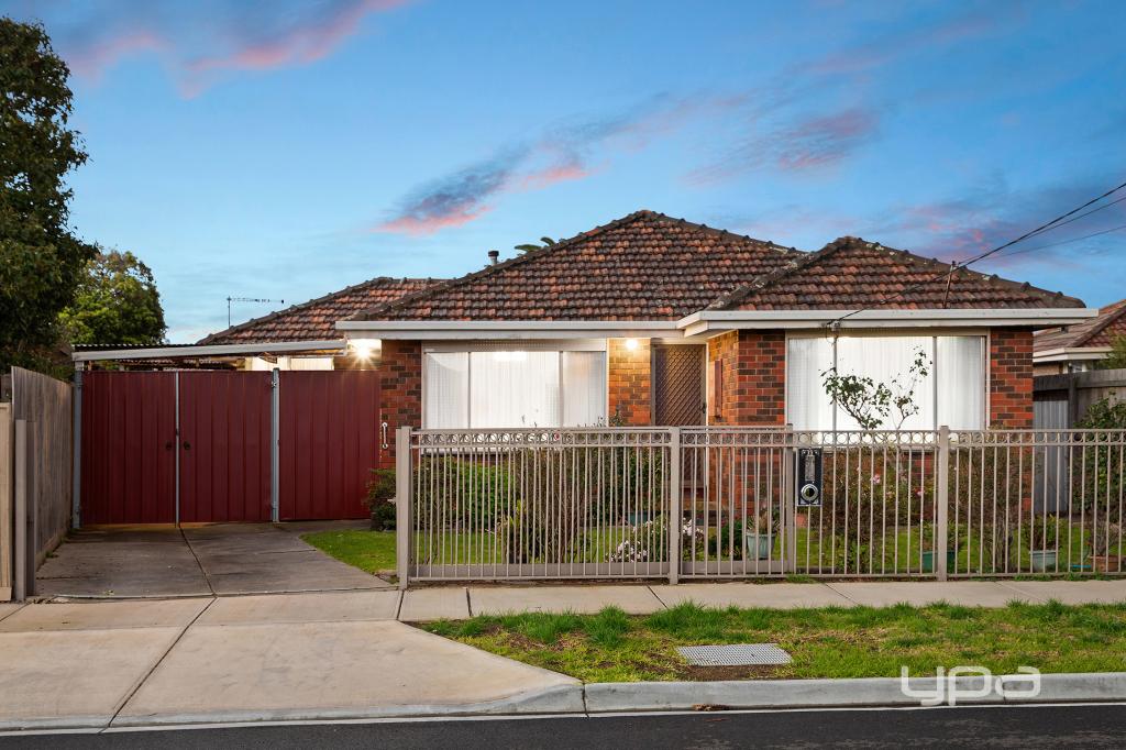 11 GUMTREE CL, ST ALBANS, VIC 3021