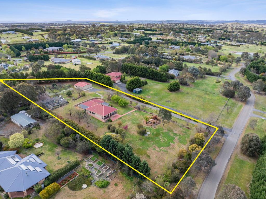 4 SANTA GERTRUDIS PL, MURRUMBATEMAN, NSW 2582