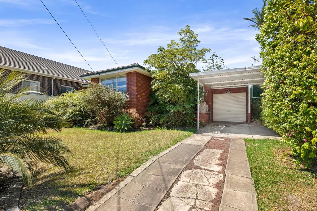 18 Suva Cres, Greenacre, NSW 2190