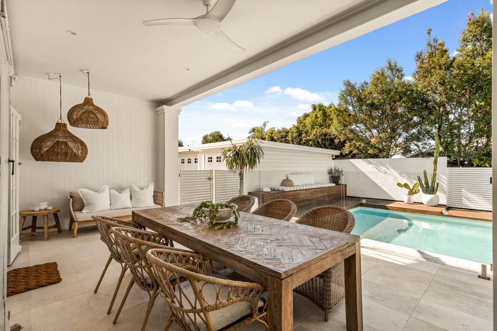 17 Kinmond Ave, Wavell Heights, QLD 4012