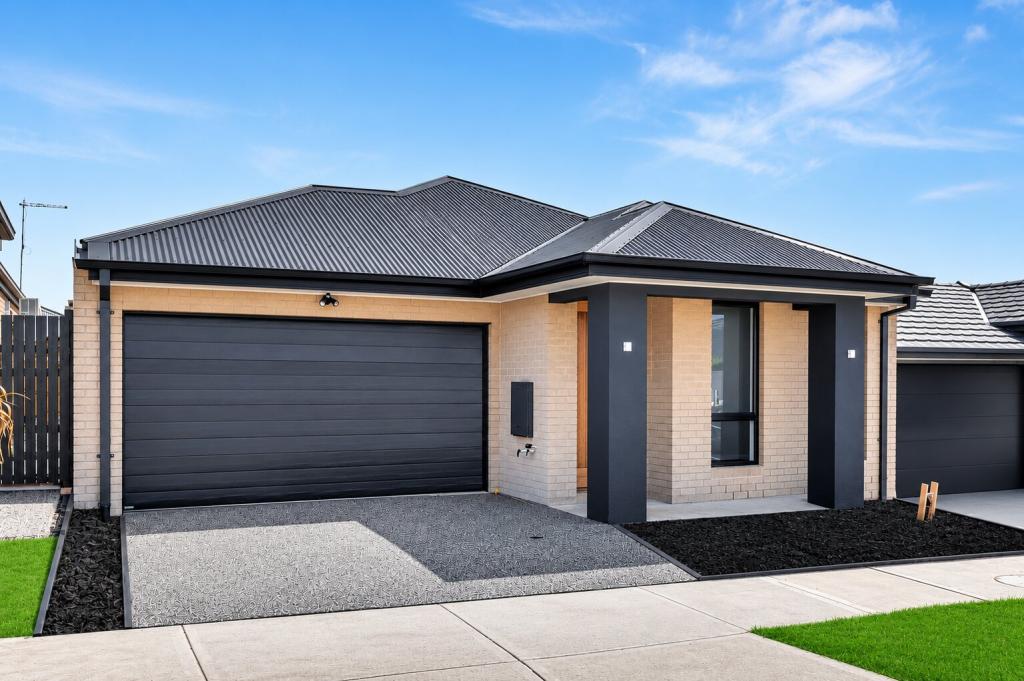 11 Pebble Rd, Pakenham, VIC 3810