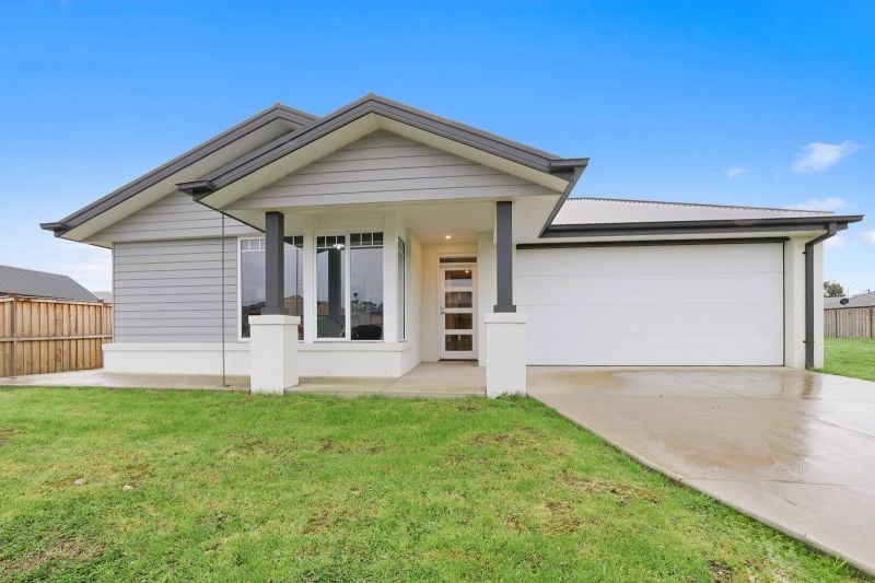 11 Ironbark St, Newborough, VIC 3825