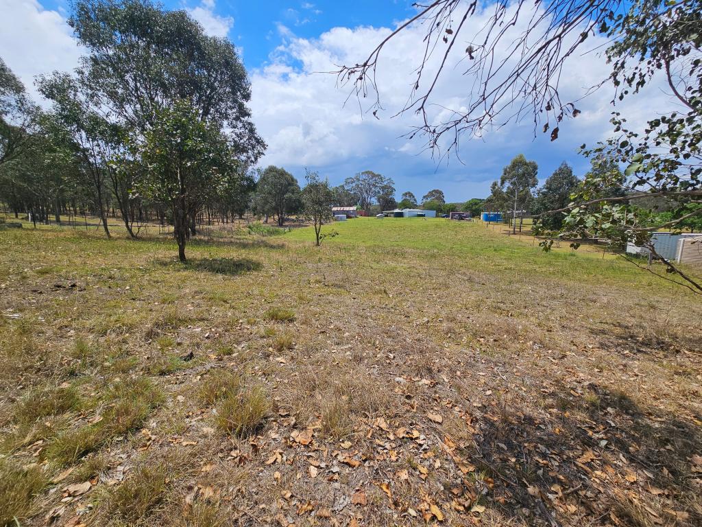 18 Devoncourt Rd, Crows Nest, QLD 4355