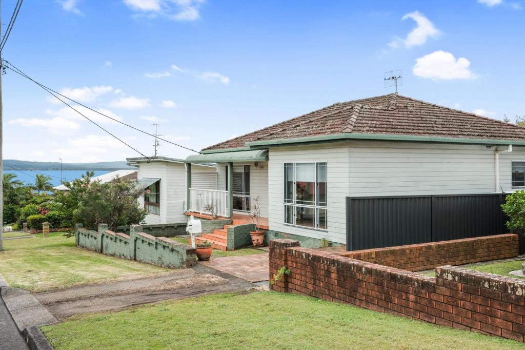 8 View St, The Entrance, NSW 2261